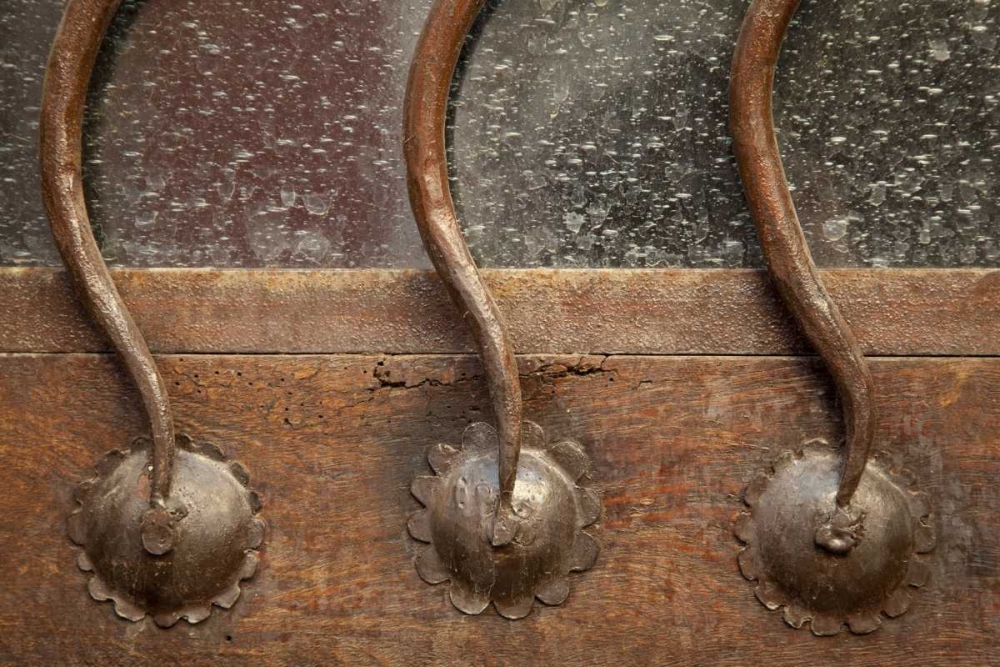 Mexico Curved metal bars on door window